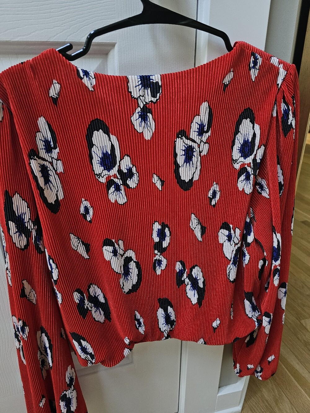 NWT | ASTR the Label Puff Sleeve Bubble Hem Blouse Red Floral - Picture 7 of 7